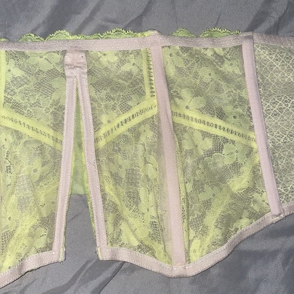 Victoria secret corset - Picture 16 of 17